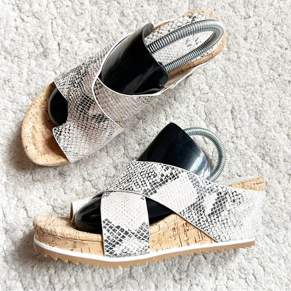 Donald Pliner "Serena" Criss CrossSnake Skin Slip On Wedge Sandals Size 8M - Picture 1 of 11